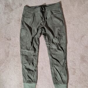 prAna Camo Women's "Halle Joggers II" - Size 8R.